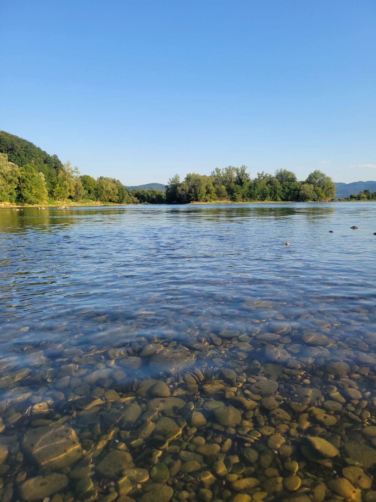 Bistra voda Drine i šljunak